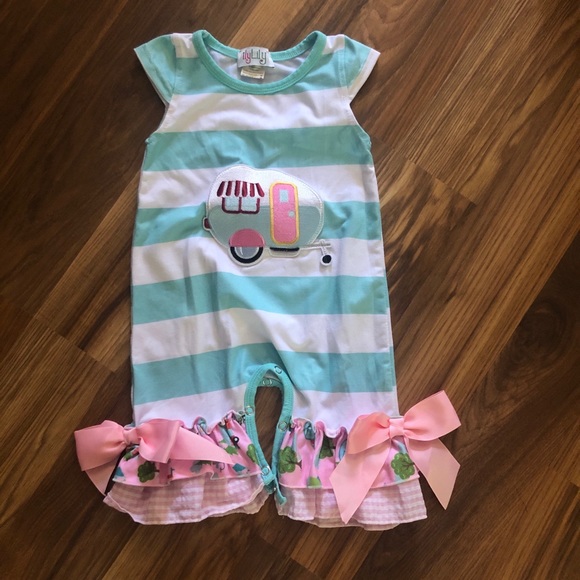 Pretty baby Romper with bows - Picture 1 of 7